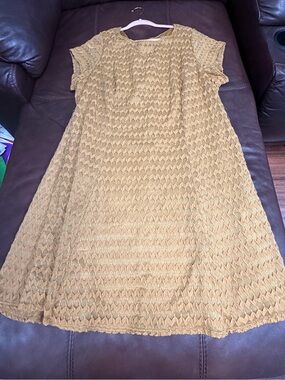 Sharagano Mustard color Textured Short Sleeve Midi Dress EUC! ……128